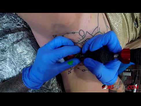 ❤️ Extrem tattooed Hottie Sully Savage krut en Tattoo op hirem Klitoris ❤️❌ Fucking op lb.ixiporn-com.ru ❌️❤